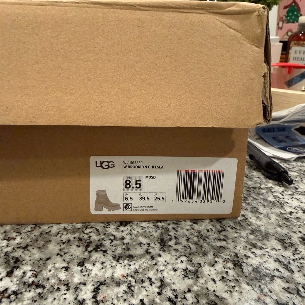 UGG Brooklyn Chelsea boots - Picture 6 of 6